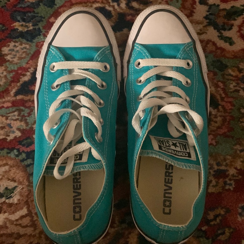 Converse size 6 shoes hardly worn